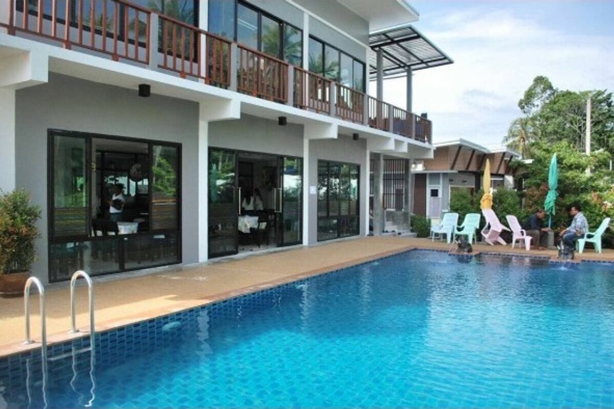 ขายกิจการโรงแรม & กิจการอพาร์ตเมนต์นครศรีธรรมราช : ขายรีสอร์ท ติดหาด ใกล้วัดเจดีย์ ( ไอ้ไข่ )