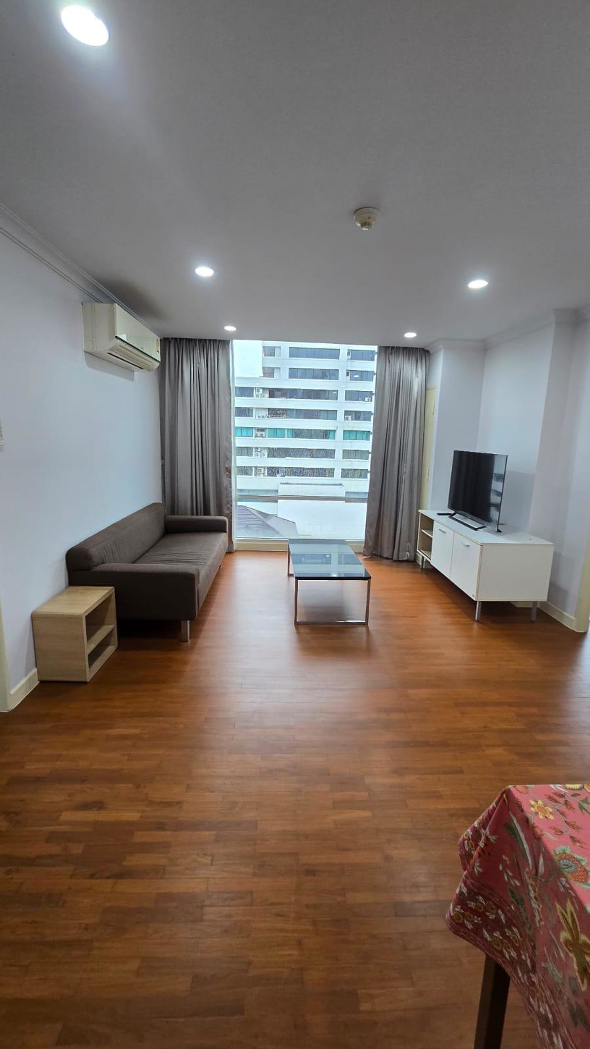 ให้เช่าคอนโดนานา : ให้เช่า Baan Siri Sukhumvit 10