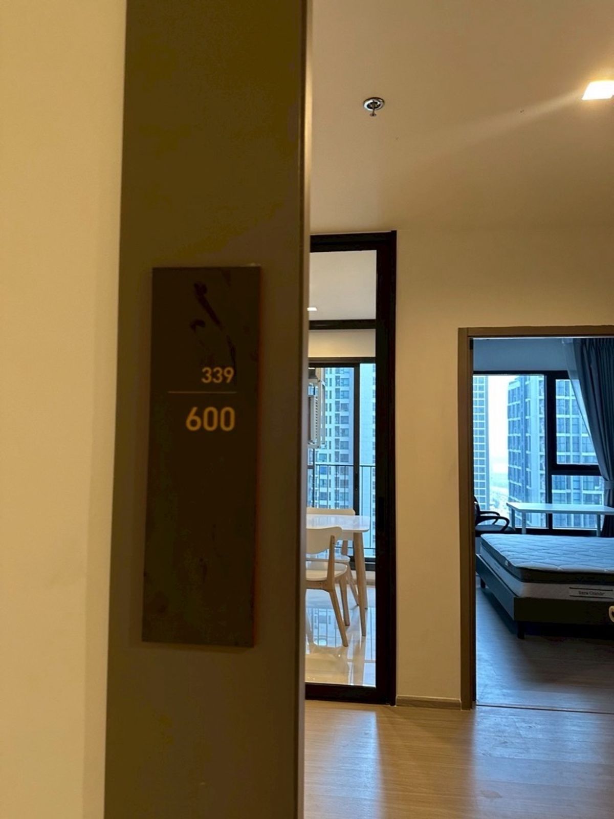 ให้เช่าคอนโดพระราม 9 เพชรบุรีตัดใหม่ RCA : Life Asoke Hype 1 bedroom For Rent

