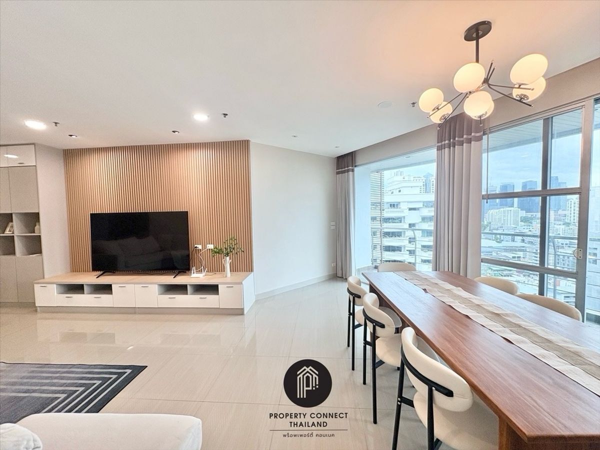 For RentCondoSukhumvit, Asoke, Thonglor : Newly renovated !! 3 Beds Unit with private lift-300 m . to bts Asoke 