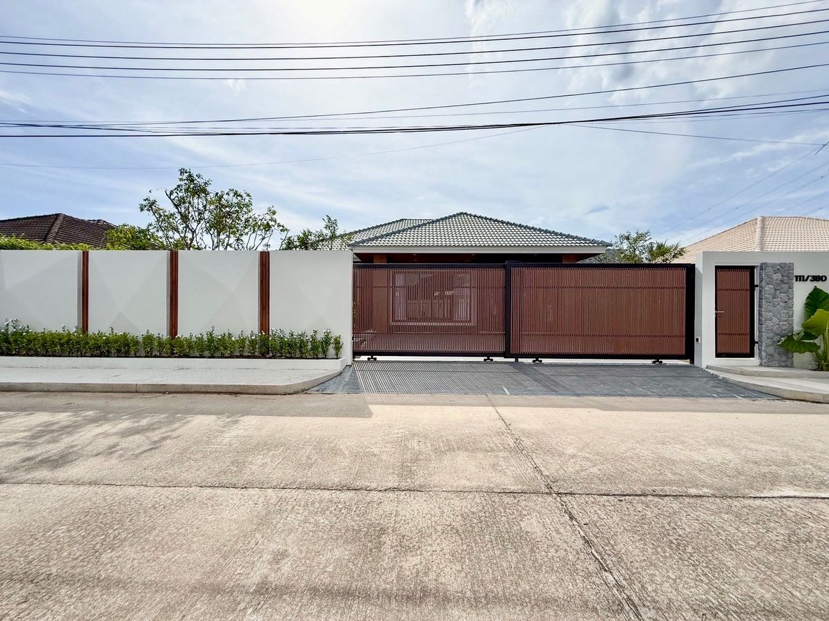 ขายภูเก็ต : SALE !!!  Modern Pool Villa in Prime