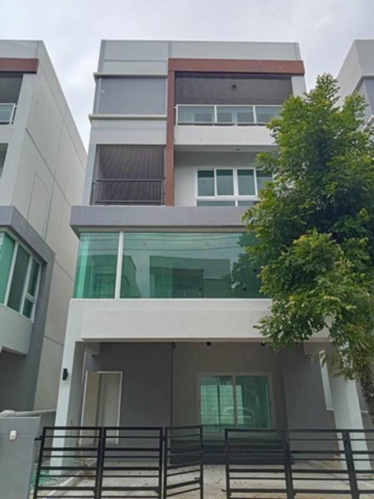 ให้เช่าทาวน์โฮมลาดกระบัง สุวรรณภูมิ : HR2578ให้เช่าโฮมออฟฟิศ 4 ชั้น โครงการเดอะ เทอร์มินอล สุวรรณภูมิ ใกล้สนามบินสุวรรณภูมิ เหมาะทำออฟฟิศ