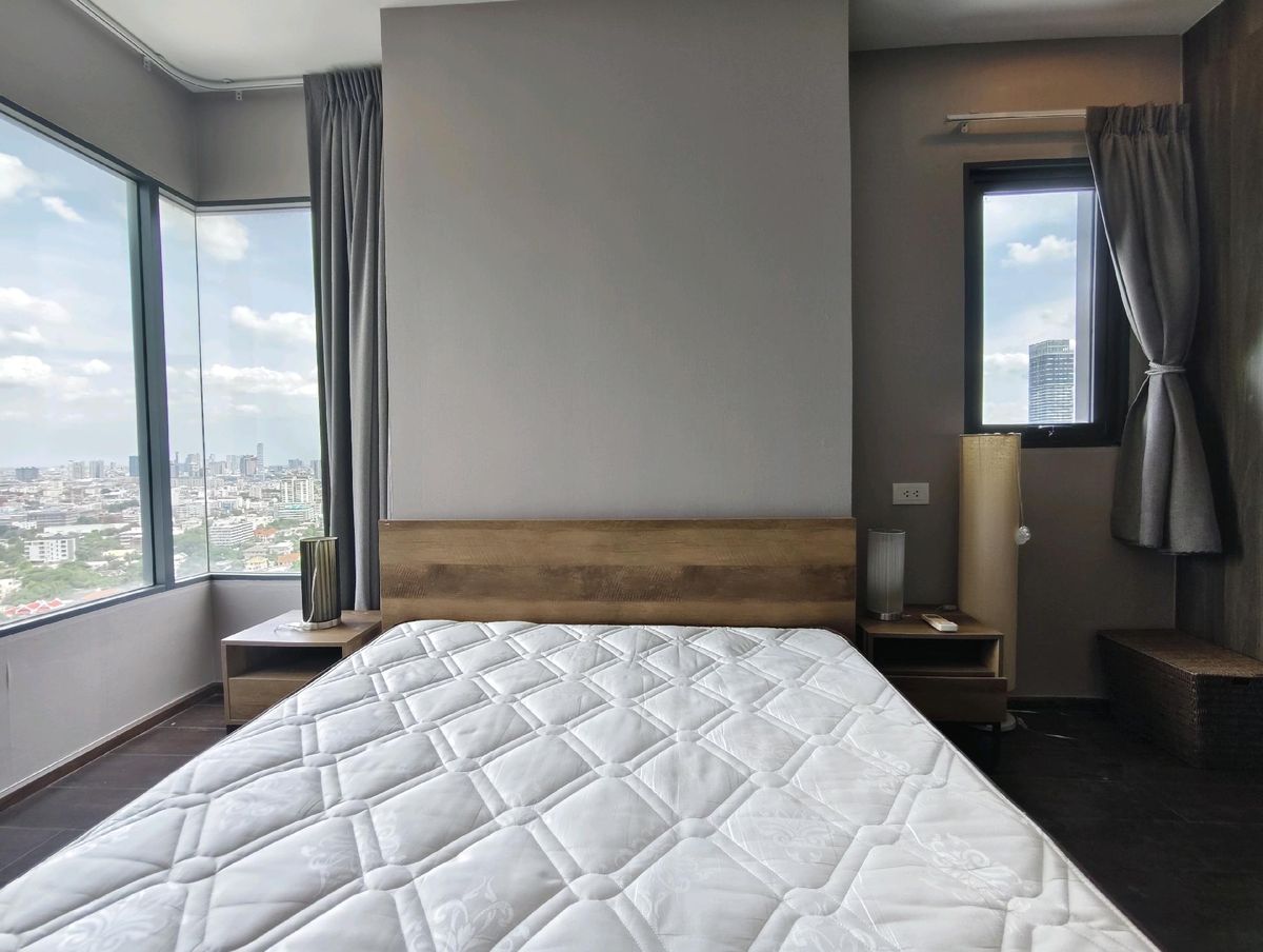 ให้เช่าคอนโดสุขุมวิท อโศก ทองหล่อ : For Rent  C Ekkamai ซี เอกมัย