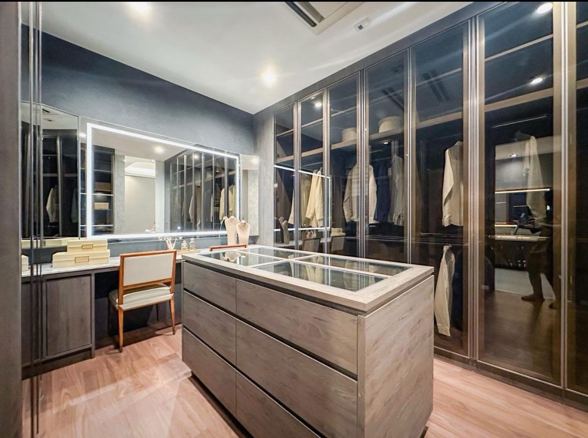 ขายบ้านสะพานควาย จตุจักร : 📢👇บ้านเดี่ยว 3 ชั้น ระดับ Super Luxury  พร้อมลิฟต์และสระว่ายน้ำส่วนตัว เดินทางสะดวกเข้าออกได้หลายเส้นทาง*ภาพบ้านตัวอย่าง*