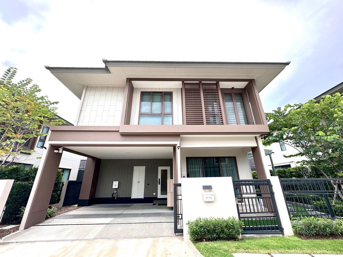 ขายบ้านพัฒนาการ ศรีนครินทร์ : Burasiri Krungthep Kreetha: 50sqwah 250sqm. 4bed 4bath 20,000,000 Am: 0656199198