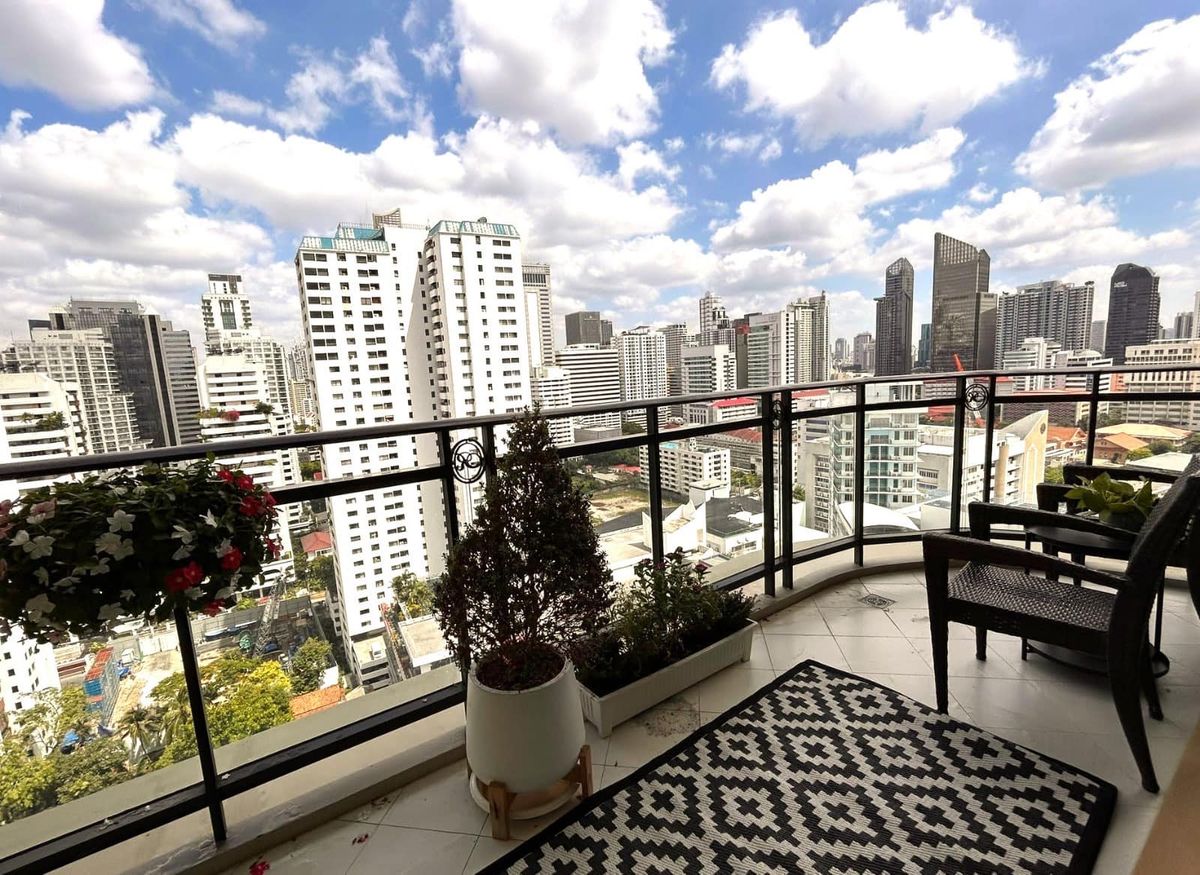 For SaleCondoSukhumvit, Asoke, Thonglor : Best price!! large size with maid room and private lift, high floor, open view, in Phromphong ✨Royce Private Residences✨3 bedrooms, 3 bathrooms, size 143 sq m, near BTS Phrom Phong Tel.0982645161