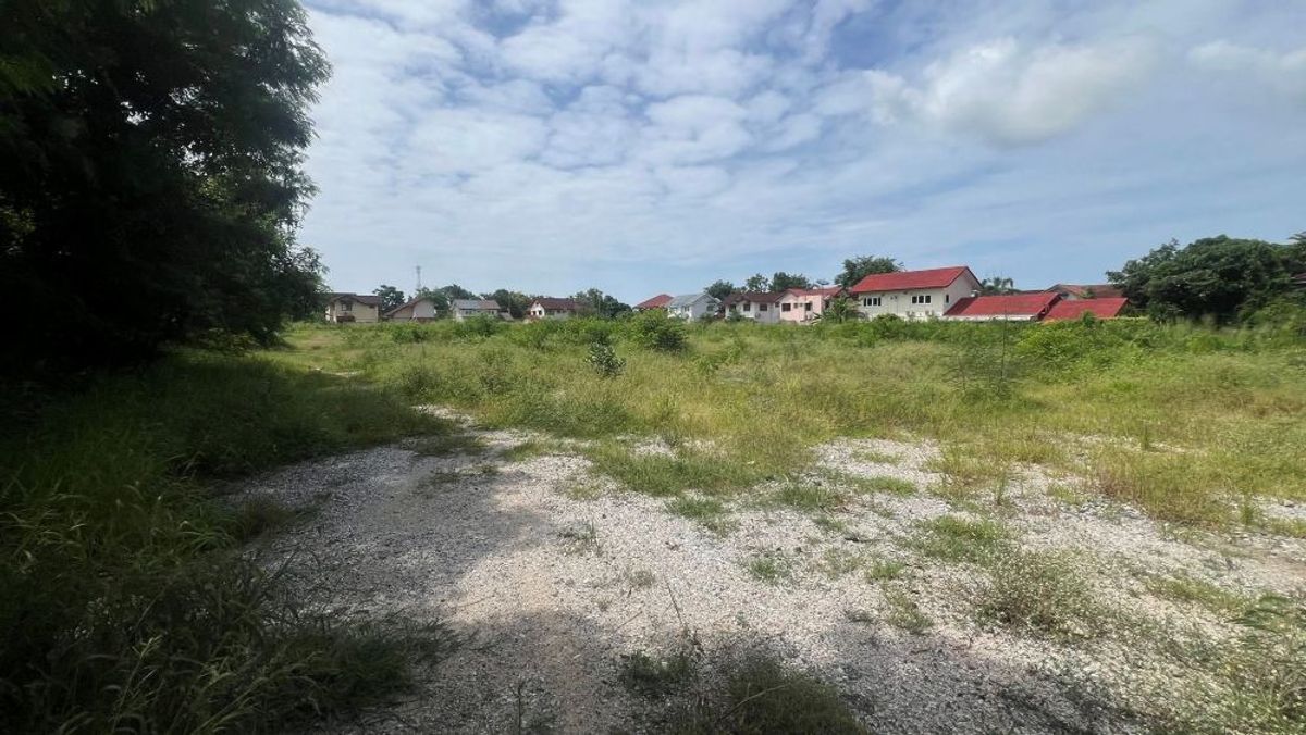 ขายที่ดินระยอง : ขายที่ดินเปล่าใจกลางเมือง บ้านฉาง ระยอง ทำเลดี ใกล้ถนนบูรพาพัฒน์แค่ 50 เมตร