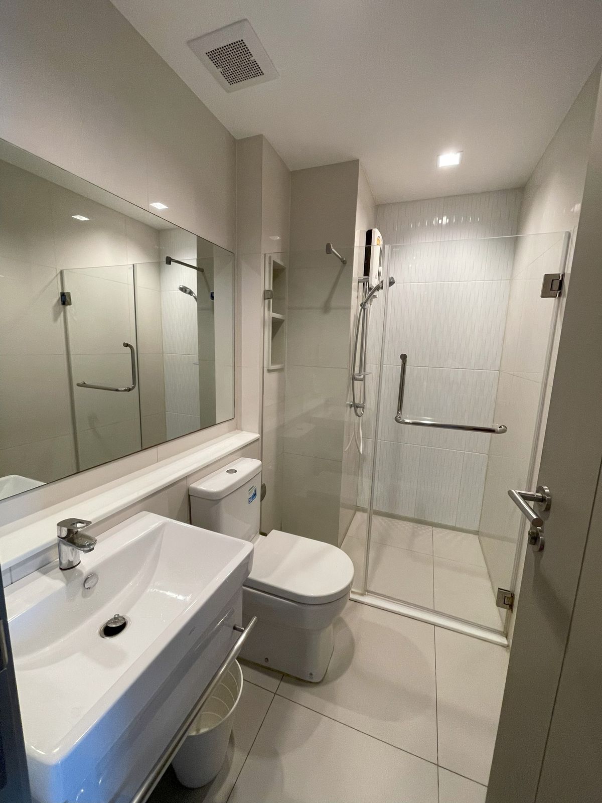 For RentCondoRama9, Petchburi, RCA : For rent Life Asoke Rama 9 Price 25,000 baht [MKr250635]