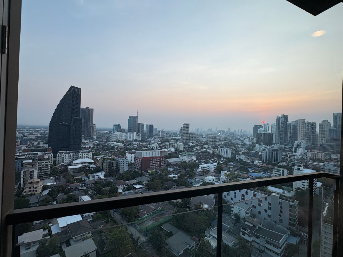 ขายคอนโดสุขุมวิท อโศก ทองหล่อ : ราคาดีที่สุดในตึก!!! พลาดไม่ได้กับ 2 นอนไซส์ใหญ่ วิวโล่งสวย ทำเลทองหล่อ ใกล้ BTS ห้องสวยแต่งครบ พร้อมอยู่✨The Crest Sukhumvit 34✨2 ห้องนอน 2 ห้องน้ำ ขนาด 100.71 ตร.ม ใกล้ BTS ทองหล่อ Tel.0982645161 