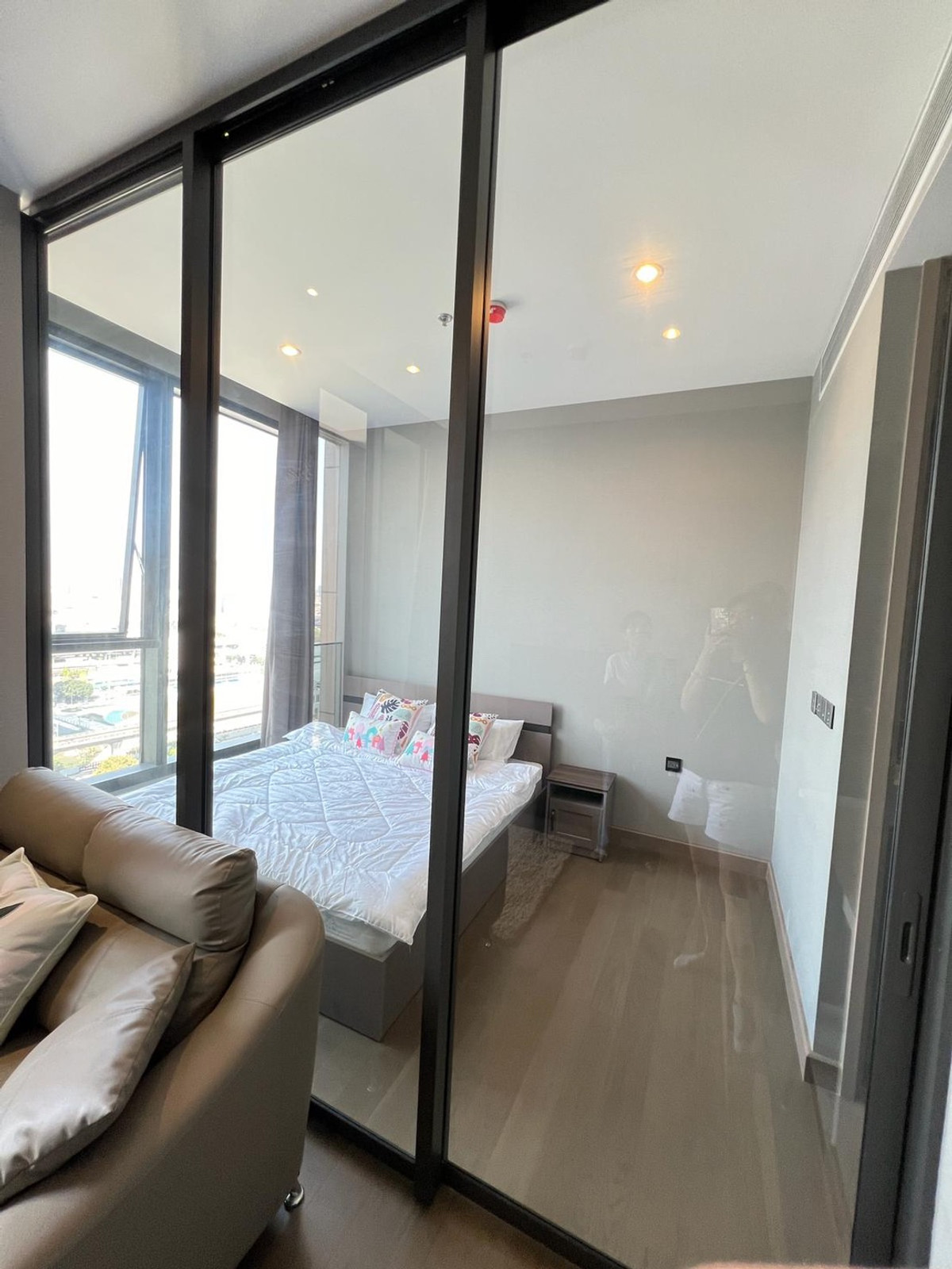 ให้เช่าคอนโดพระราม 9 เพชรบุรีตัดใหม่ RCA : FOR RENT  1  BEDROOM 1  BATHROOM 35 SQ.M    READY TO MOVE IN  -- CALL NOW 094-641-5974