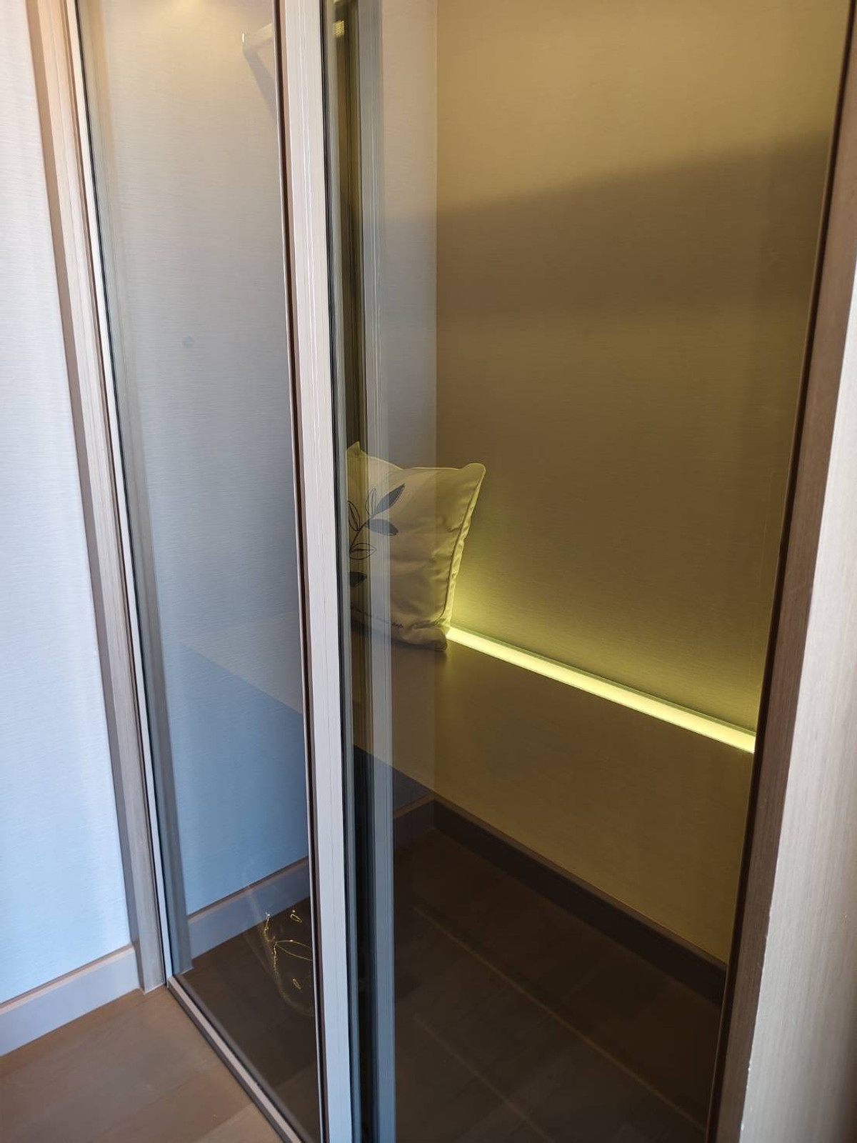 ให้เช่าคอนโดพระราม 9 เพชรบุรีตัดใหม่ RCA : FOR RENT  1  BEDROOM 1  BATHROOM 35 SQ.M    READY TO MOVE IN  -- CALL NOW 094-641-5974