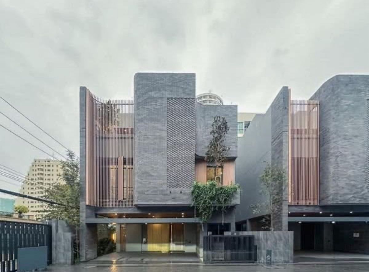 ให้เช่าบ้านสะพานควาย จตุจักร : 📢👇บ้านเดี่ยว 3 ชั้น ระดับ Super Luxury  พร้อมลิฟต์และสระว่ายน้ำส่วนตัว เดินทางสะดวกเข้าออกได้หลายเส้นทาง