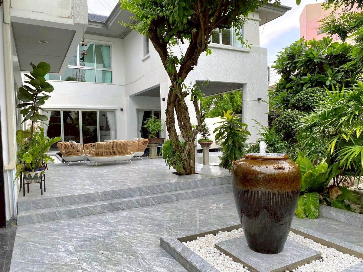 For RentHousePattanakan, Srinakarin : For rent #Single House, Noble Tara Phatthanakan Village 📞066-165-9828 #Near AirportLink Ramkhamhaeng only 400 meters