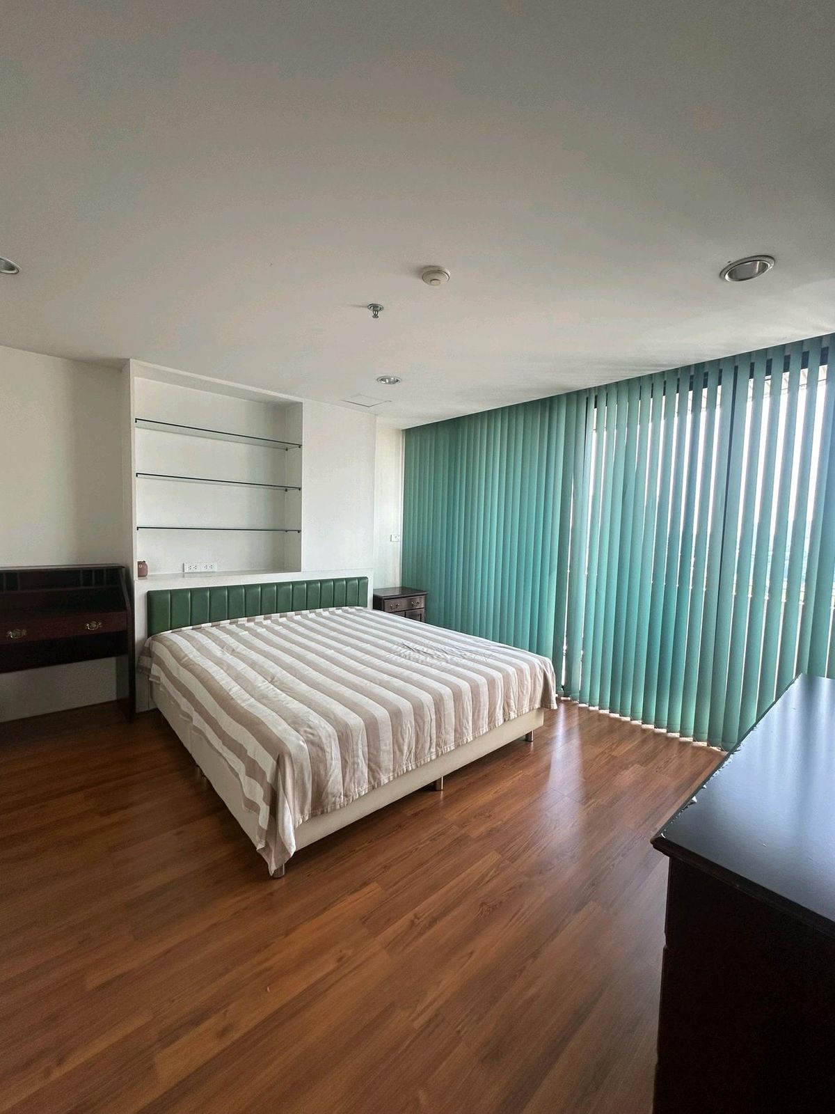 ให้เช่าคอนโดวิทยุ ชิดลม หลังสวน : The Royal Place Condo for Rent 
Location : Ratchadamri