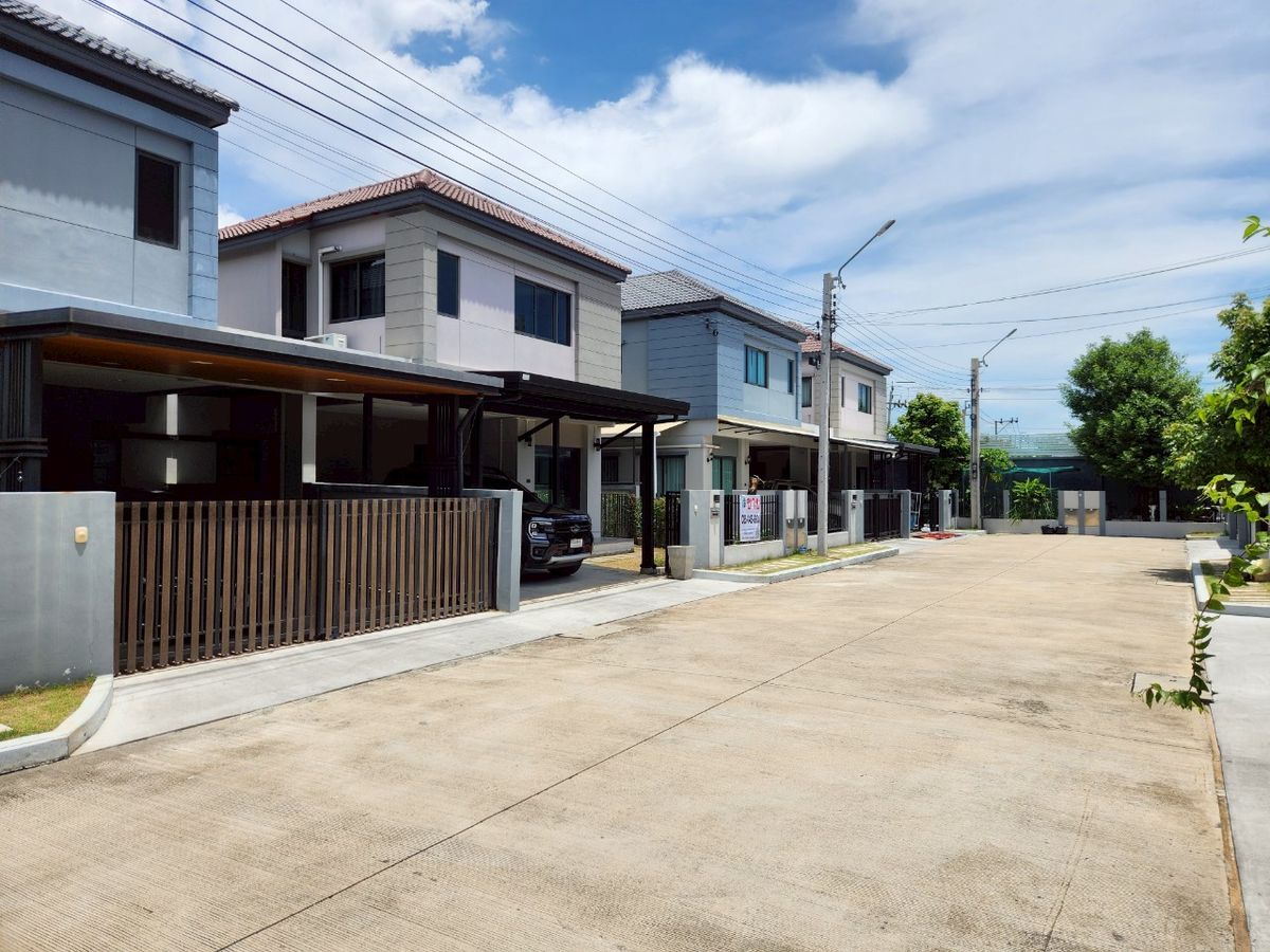 ขายบ้านนนทบุรี บางใหญ่ บางบัวทอง : ขายด่วน บ้านสวยมาก บางใหญ่ ม.เวนิว เวสเกตท์ 3ห้องนอน 3ห้องน้ำ ทิศเหนือ เฟอร์ครบ เพียง 3.85mb 