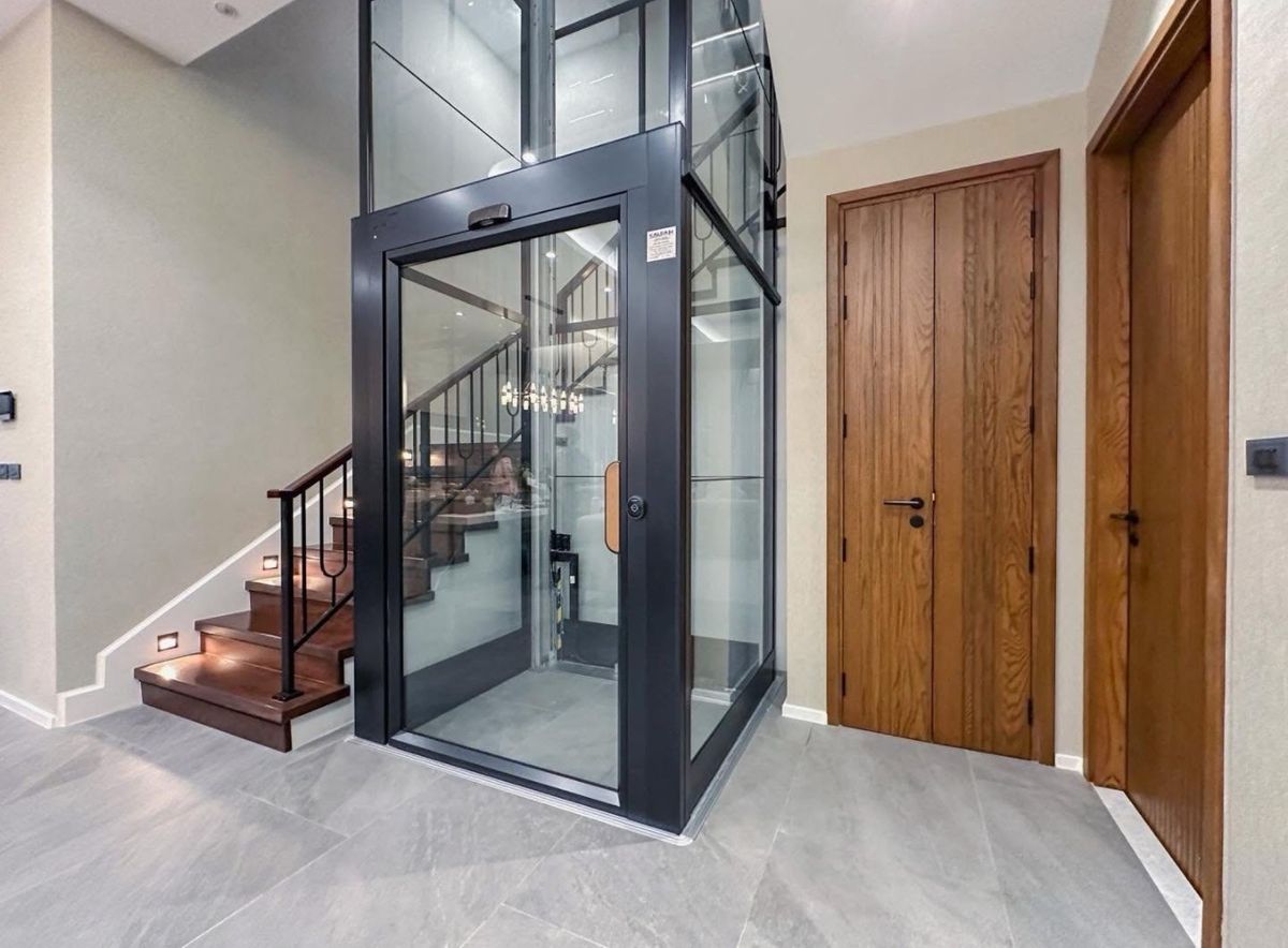 ให้เช่าบ้านสะพานควาย จตุจักร : 📢👇บ้านเดี่ยว 3 ชั้น ระดับ Super Luxury  พร้อมลิฟต์และสระว่ายน้ำส่วนตัว เดินทางสะดวกเข้าออกได้หลายเส้นทาง