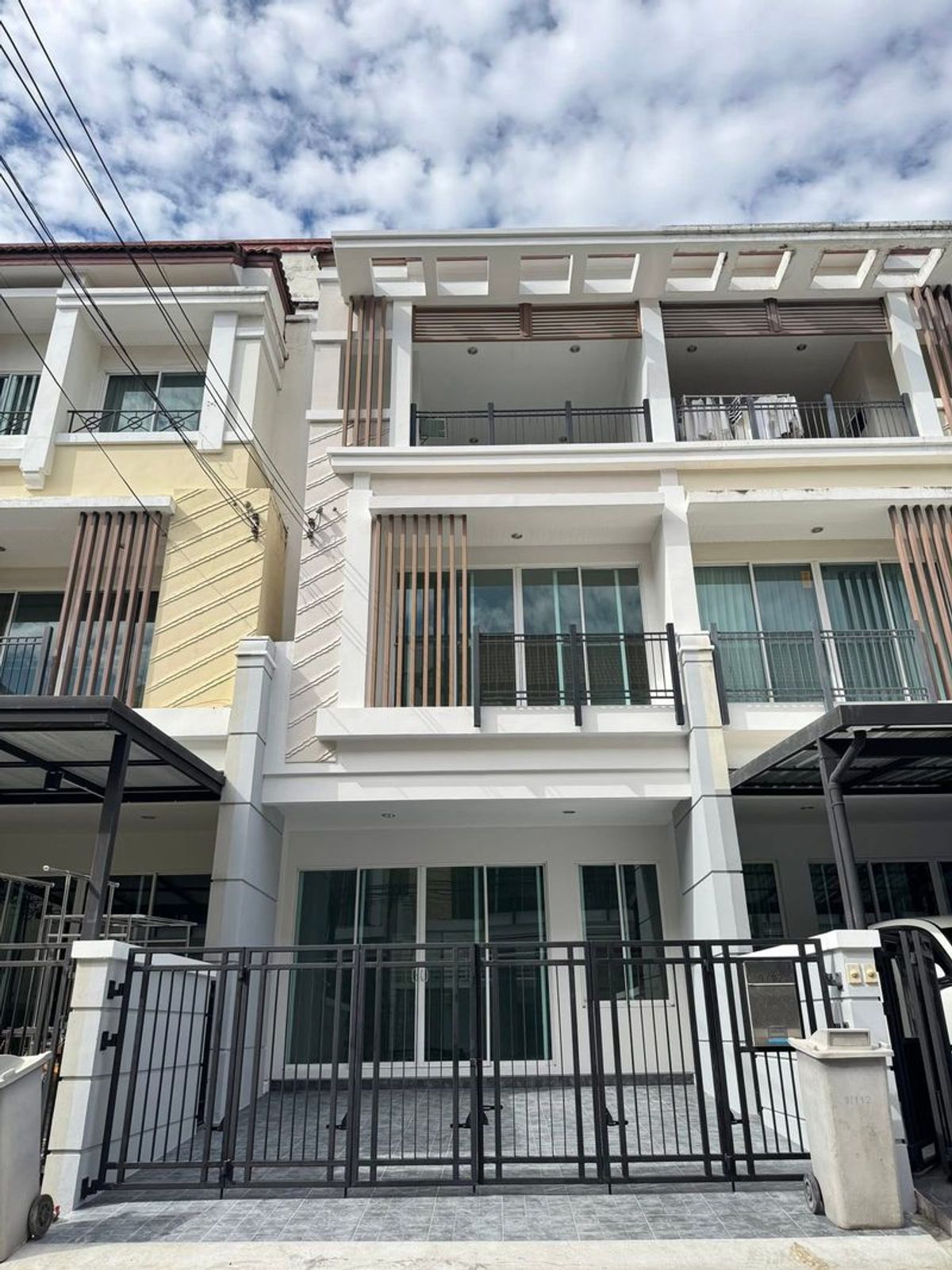ขายทาวน์โฮมเกษตร นวมินทร์ ลาดปลาเค้า : ขาย ทาวน์โฮม โครงการ บ้านกลางเมือง  เออร์บาเนี่ยน เกษตร - นวมินทร์ 2 