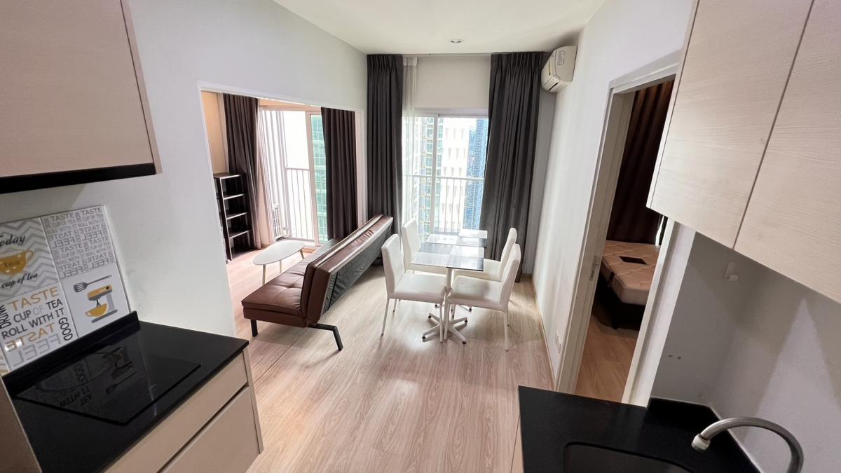 For SaleCondoRatchadapisek, Huaikwang, Suttisan : Condo Noble Revolve Ratchada 2 bedrooms near BTS/MRTFor sale at 7.7 million or rent for 25,000 baht/month, great value!