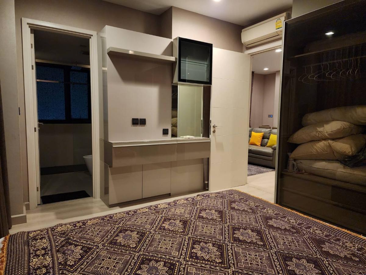 For RentCondoSapankwai,Jatujak : Large room 3 bedrooms 2 bathrooms near BTS Saphan Khwai, only 50 meters.The Signature by Urbano with complete facilities for rent at only 56,000 Baht/month.