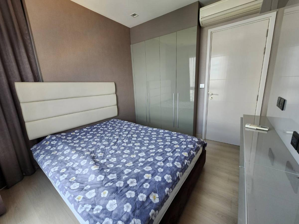 For RentCondoSapankwai,Jatujak : Large room 3 bedrooms 2 bathrooms near BTS Saphan Khwai, only 50 meters.The Signature by Urbano with complete facilities for rent at only 56,000 Baht/month.
