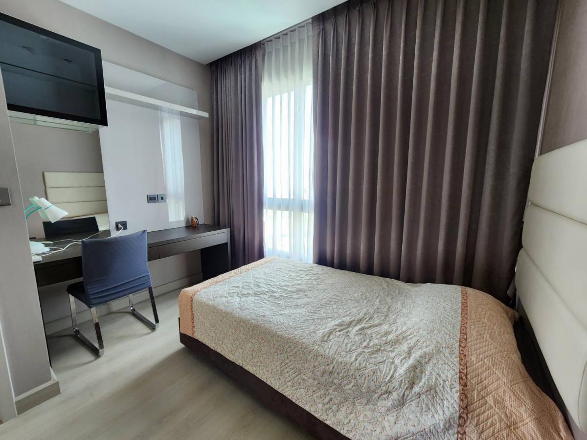 For RentCondoSapankwai,Jatujak : Large room 3 bedrooms 2 bathrooms near BTS Saphan Khwai, only 50 meters.The Signature by Urbano with complete facilities for rent at only 56,000 Baht/month.