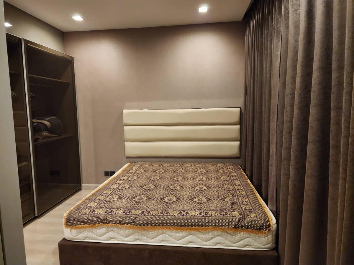 For RentCondoSapankwai,Jatujak : Large room 3 bedrooms 2 bathrooms near BTS Saphan Khwai, only 50 meters.The Signature by Urbano with complete facilities for rent at only 56,000 Baht/month.