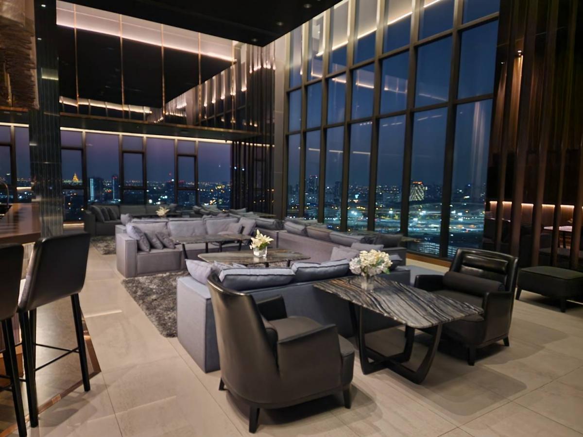 For RentCondoSapankwai,Jatujak : Large room 3 bedrooms 2 bathrooms near BTS Saphan Khwai, only 50 meters.The Signature by Urbano with complete facilities for rent at only 56,000 Baht/month.