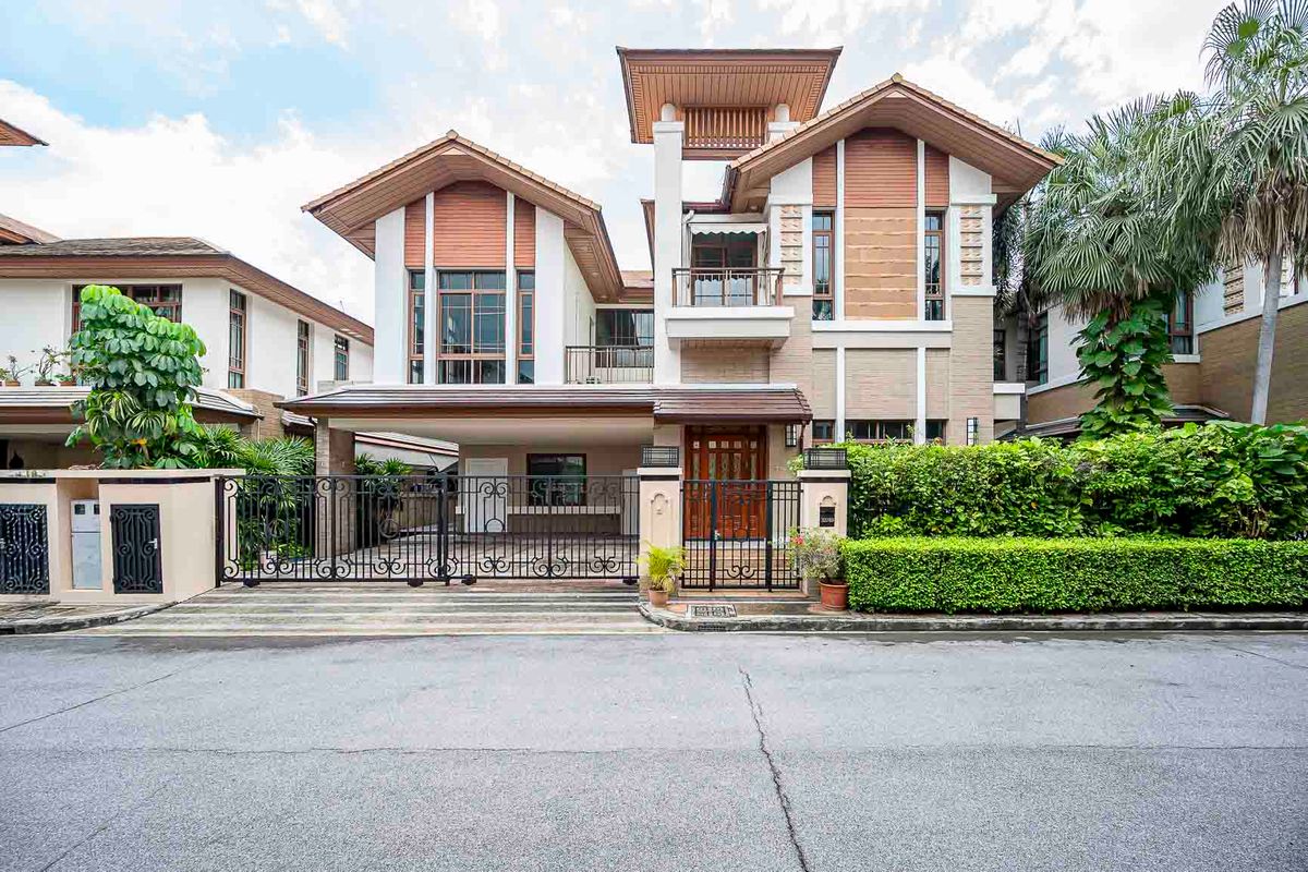 ให้เช่าบ้านอ่อนนุช อุดมสุข : Baan Sansiri Sukhumvit 67 : Rare Item บ้านแสนสิริ สุขุมวิท67