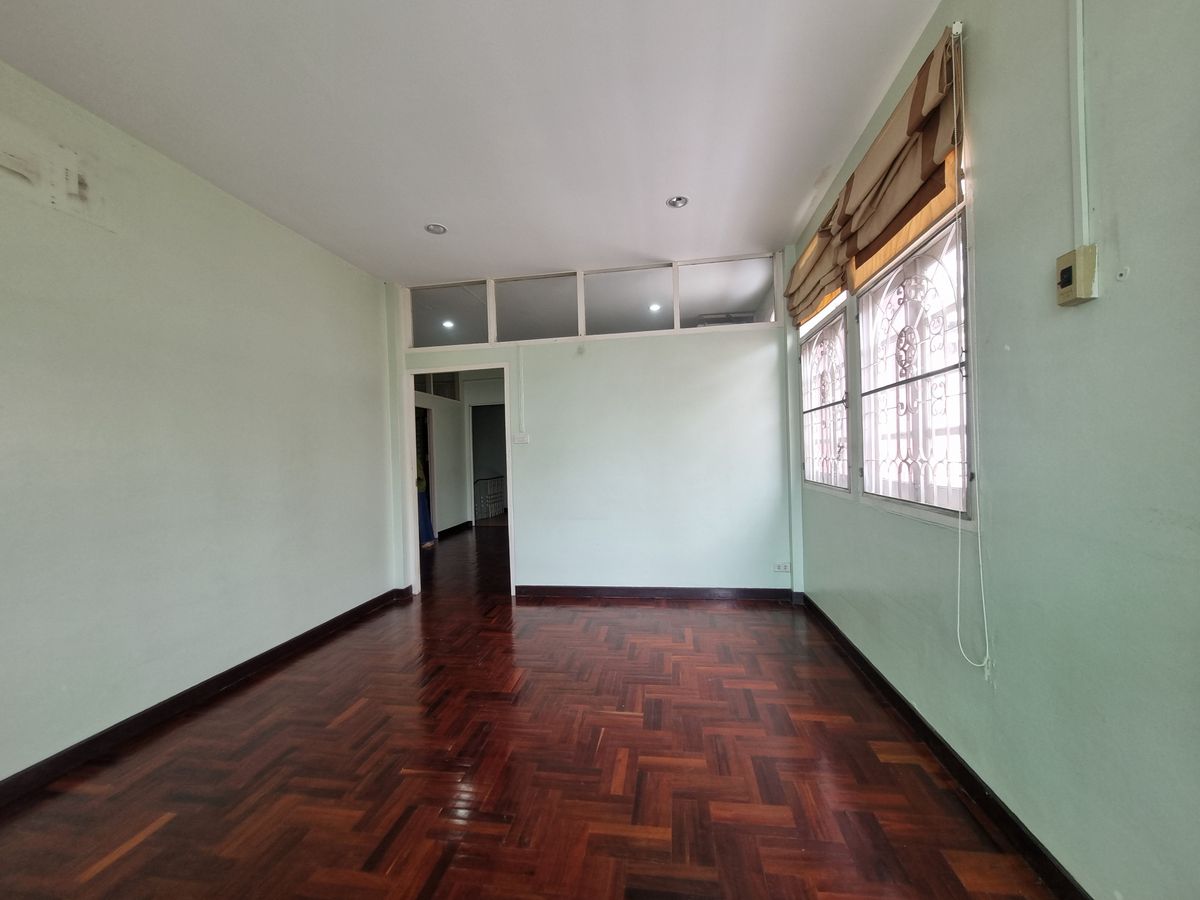 ขายบ้านพระราม 3 สาธุประดิษฐ์ : ขายบ้านนนทรี 8 ทำเลดี เดินทางสะดวก ใกล้ทางด่วน พระราม 3