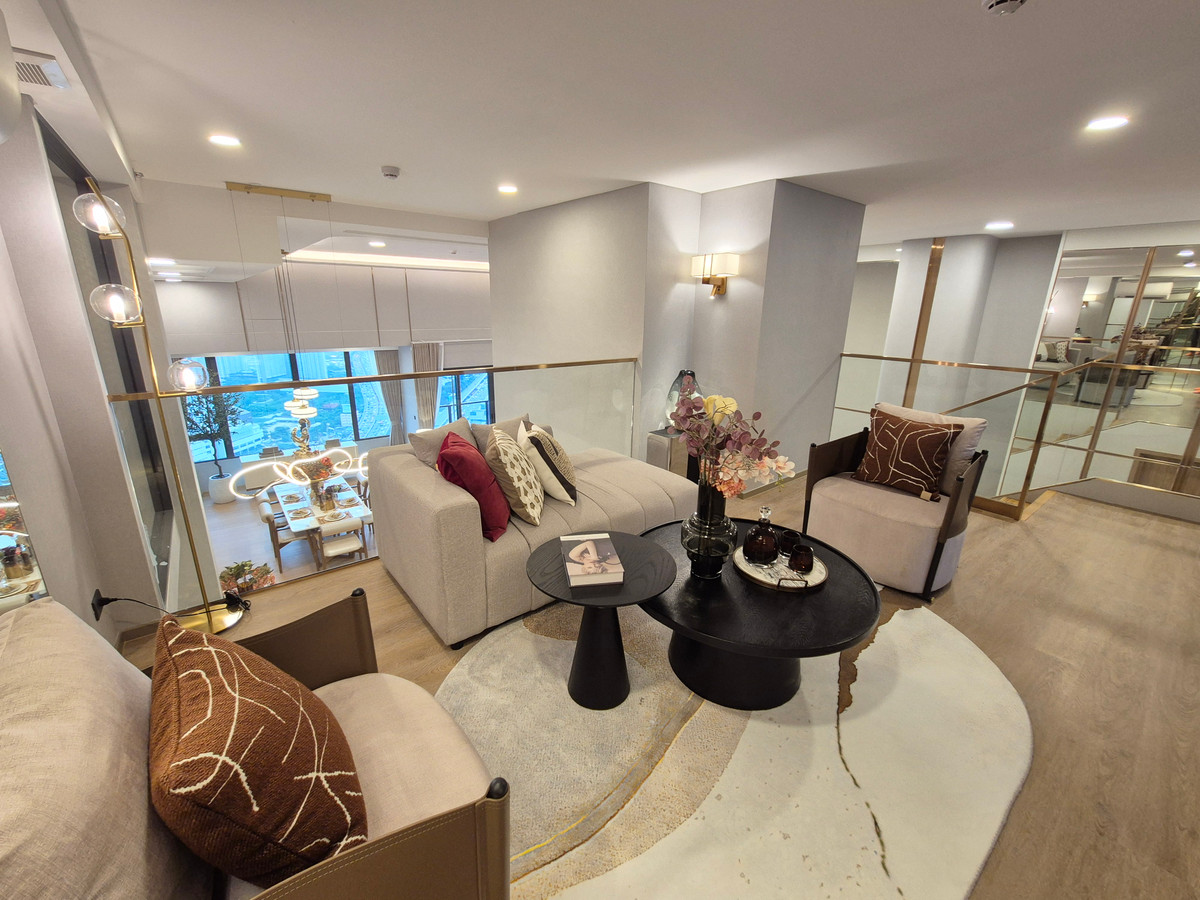 For SaleCondoRama9, Petchburi, RCA : 🔥( DUPLEX PENTHOUSE!! ) #Biggest room Landmark @MRTA Station Rama 9, hotel-style service Branded Residences