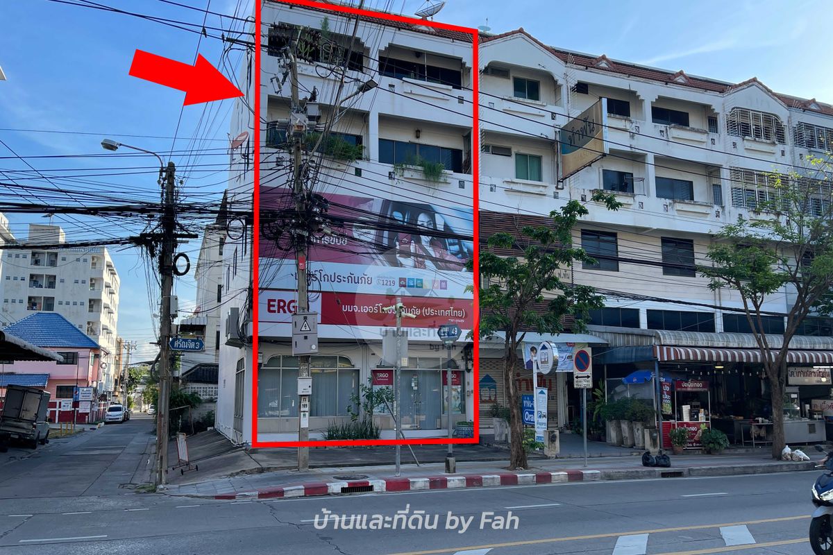 ขายอาคารพาณิชย์อ่อนนุช อุดมสุข : ขายตึกแถว 2 คูหา เดินทางสะดวก ติดถนนสุขุมวิท 103 (อุดมสุข) ทำเลดีมาก มีที่จอดรถ ย่านร้านค้า ร้านอาหารของซอยอุดมสุข เหมาะแก่การลงทุน เปิดสำนักงาน ร้านอาหาร