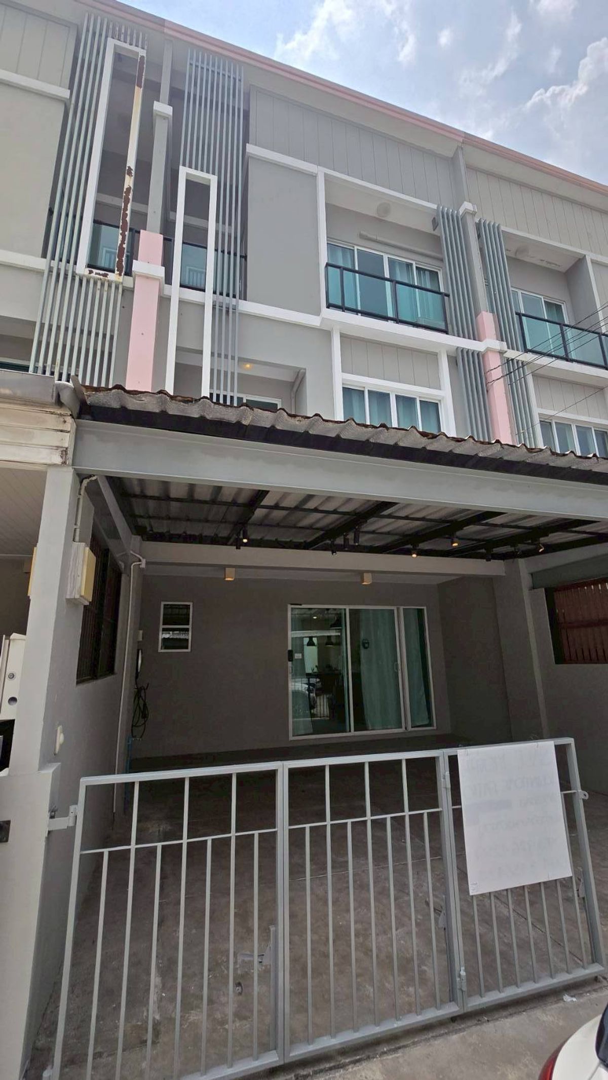 ขายทาวน์โฮมพัฒนาการ ศรีนครินทร์ : 🏡 ขายทาวน์โฮม 3 ชั้น พร้อมอยู่ 📍 โครงการ Patio พัฒนาการ 38 