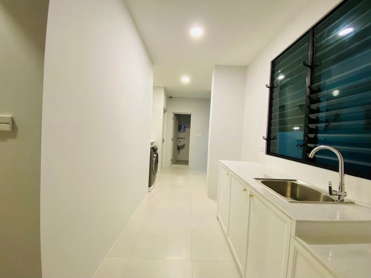 For RentHousePattanakan, Srinakarin : Luxury House at Rama 9-Krungthepkreetha for rent and sale