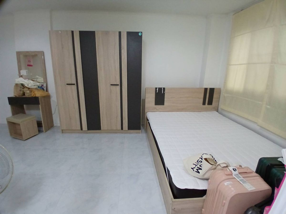 For SaleCondoNawamin, Ramindra : (Code AM1729) for sale in Lumpini Ville Ramintra Laksi, beautiful room with complete electrical appliances, golden locations, easy to travel, near the train lines near BTS, Wat Phra Si Mahathat Station, only 3 minutes.