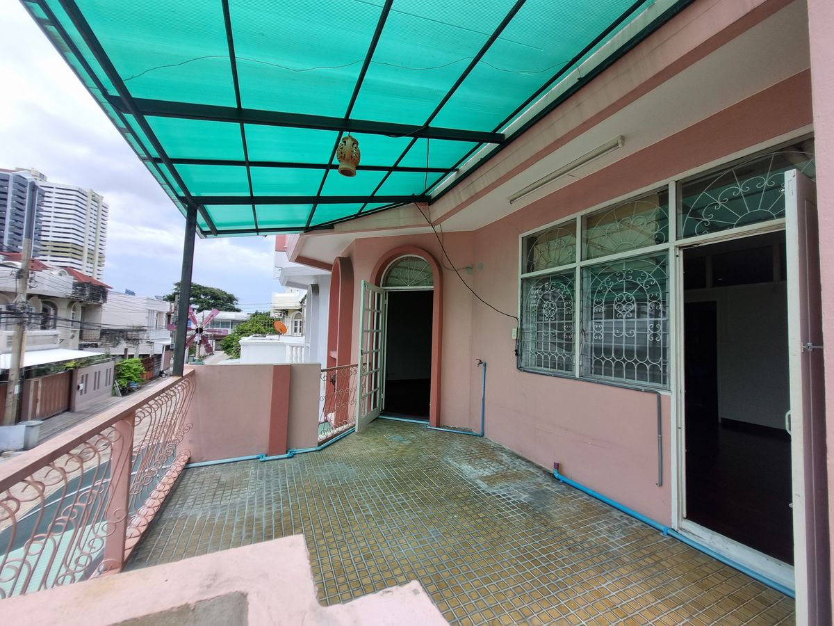 ขายบ้านพระราม 3 สาธุประดิษฐ์ : ขายบ้านนนทรี 8 ทำเลดี เดินทางสะดวก ใกล้ทางด่วน พระราม 3