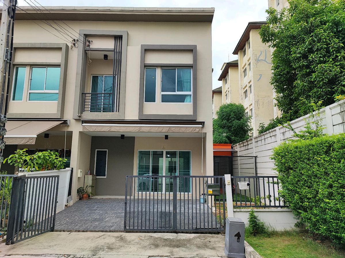 ทาวน์โฮมลาดกระบัง สุวรรณภูมิ : ให้เช่า ทาวน์โฮม 2 ชั้น บ้านเปล่า หลังมุม ต่อเติม ลงเสาเข็มหลังบ้านเรียบร้อย 

โครงการ : บ้านกลางเมืองสวนหลวง ซ.เฉลิมพระเกียติ ร.9 ซ.28 หรือ ซ.ราม2(มหาวิทยาลัยรามคำแหง 2)

✅เดินทางสะดวก มีซอย ทะลุออกไป ถ.เฉลิมพระเกียติ ร.9,ถ.พัฒนาการตัดใหม่,ถ.เลียบมอเตอร์