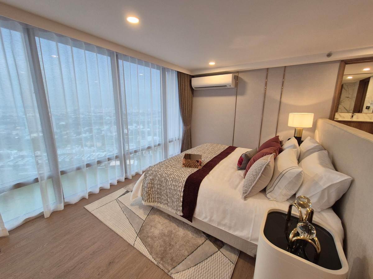 For SaleCondoRama9, Petchburi, RCA : 🔥( DUPLEX PENTHOUSE!! ) #Biggest room Landmark @MRTA Station Rama 9, hotel-style service Branded Residences