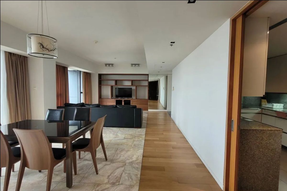 ให้เช่าคอนโดสาทร นราธิวาส : The Met Condo (For rent) 3 Bed 4 Bath. Usable area 198 Square meter (Ready to move in) *Rental 110,000 THB per month.  #CODE0369
