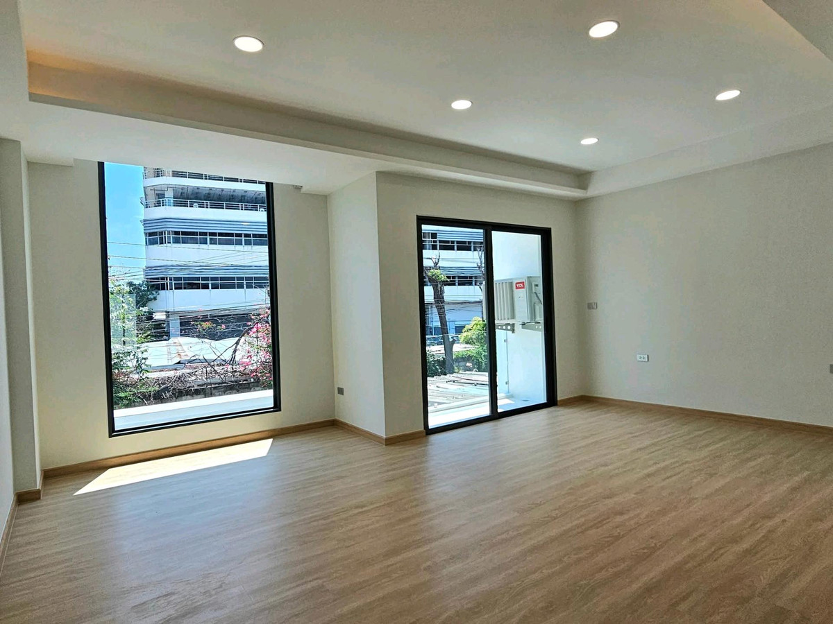 ขายลาดพร้าว เซ็นทรัลลาดพร้าว : 001FSI🔥 รีโนเวทใหม่ บ้านหรู 2 ชั้น พหลโยธิน 23 เพียง 12.5 ล้าน!💰