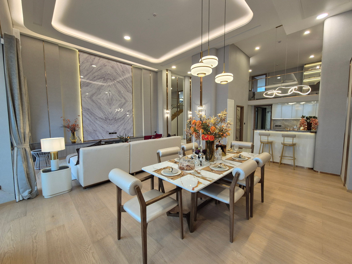 For SaleCondoRama9, Petchburi, RCA : 🔥( DUPLEX PENTHOUSE!! ) #Biggest room Landmark @MRTA Station Rama 9, hotel-style service Branded Residences