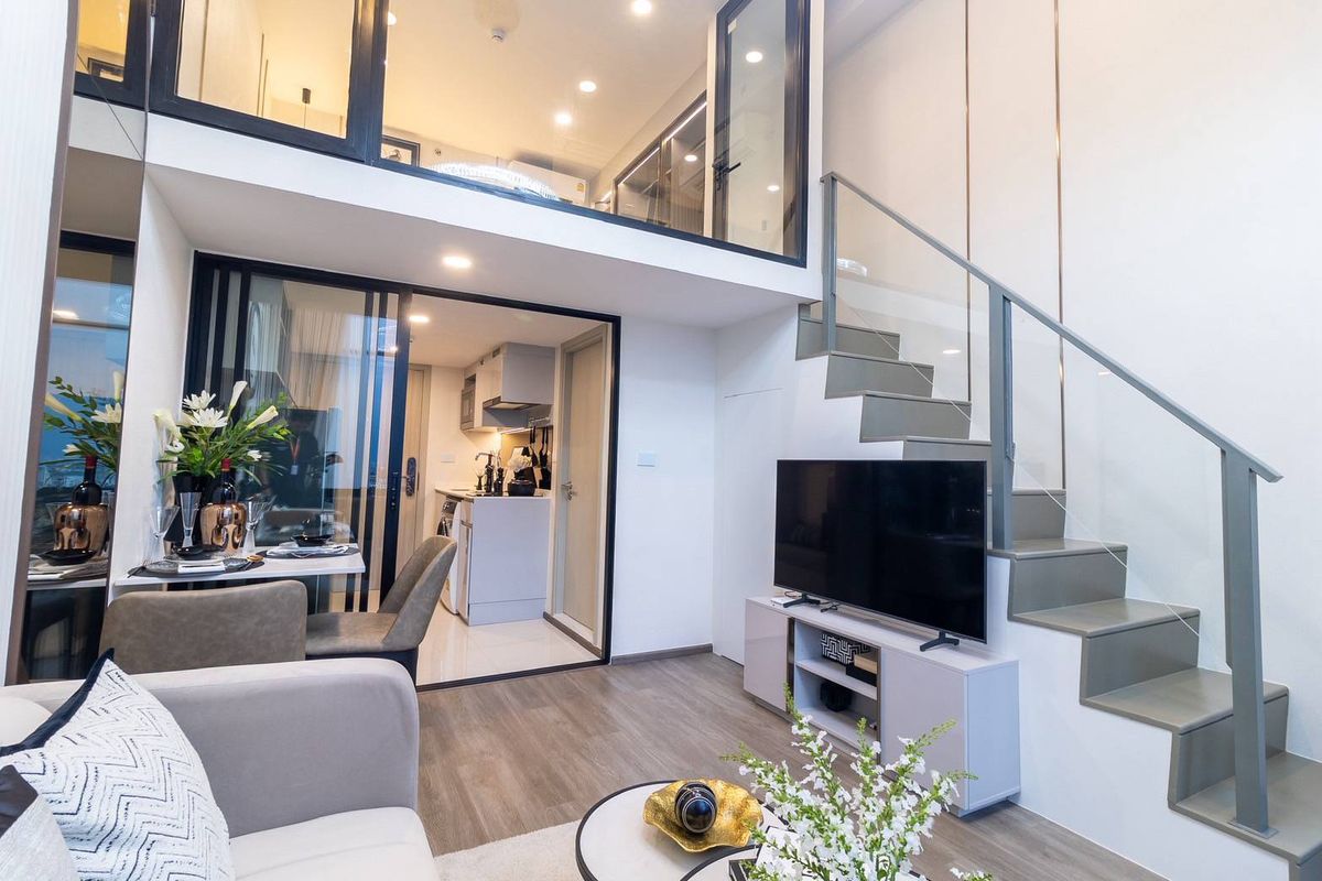 ให้เช่าคอนโดรัชดา ห้วยขวาง : คอนโด Duplex 1ห้องนอน 1ห้องน้ำ ตกแต่งสวยมาก เฟอร์นิเจอร์ครบ พร้อมเข้าอยู๋