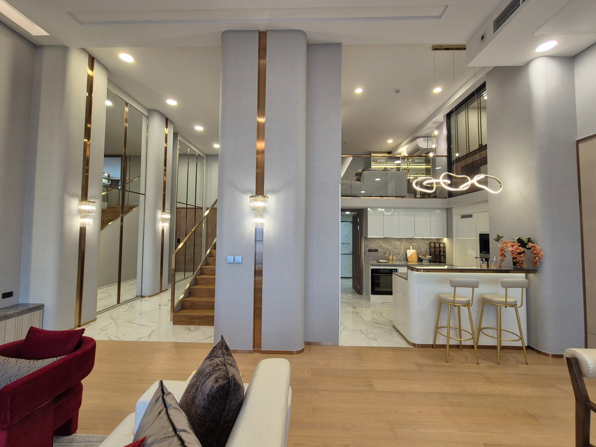 For SaleCondoRama9, Petchburi, RCA : 🔥( DUPLEX PENTHOUSE!! ) #Biggest room Landmark @MRTA Station Rama 9, hotel-style service Branded Residences