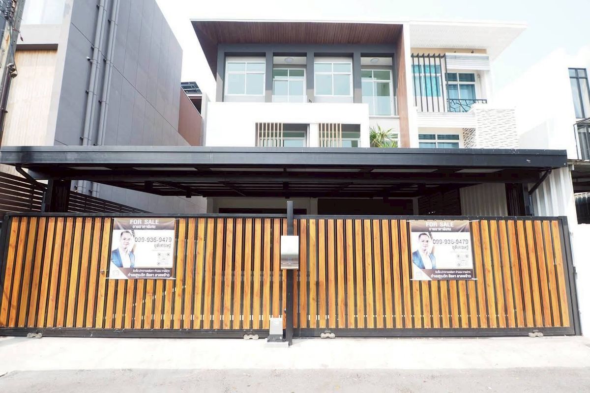 ขายโชคชัย4 ลาดพร้าว71 :  บ้านแฝด 3 ชั้น รีโนเวทใหม่ พร้อมฟังก์ชันครบ ใจกลางนาคนิวาส 37 