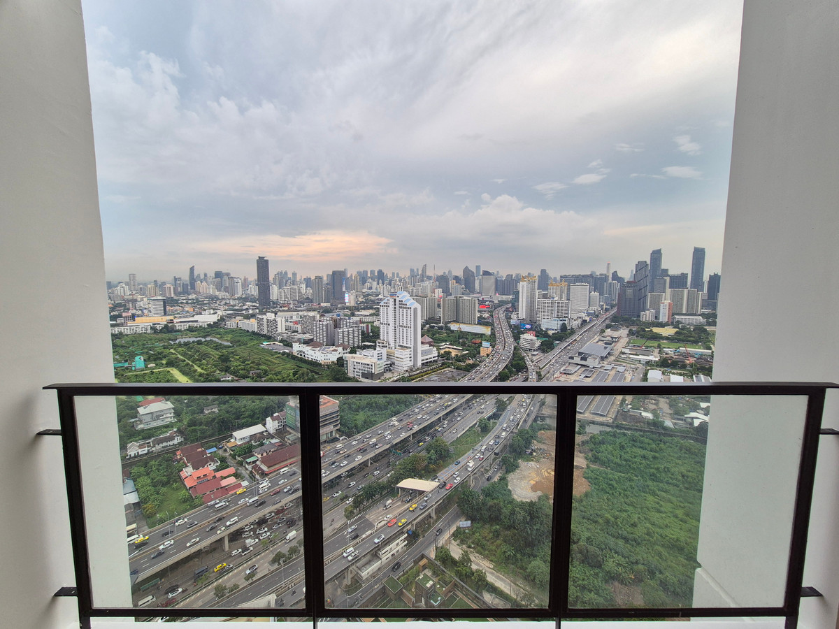 For SaleCondoRama9, Petchburi, RCA : 🔥( DUPLEX PENTHOUSE!! ) #Biggest room Landmark @MRTA Station Rama 9, hotel-style service Branded Residences