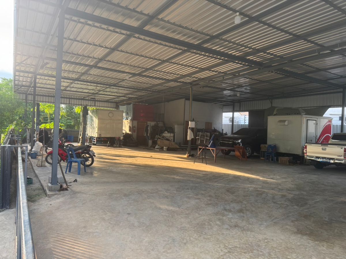 For SaleWarehouseLadkrabang, Suwannaphum Airport : Sell ​​100 square wah, build a company, factory, warehouse, near hospitals, fresh markets, airports, electric train and motorway. New cut road, Bangkok, Rama 9, near the workplace [Owner selling] near the community mall New expressway entrance