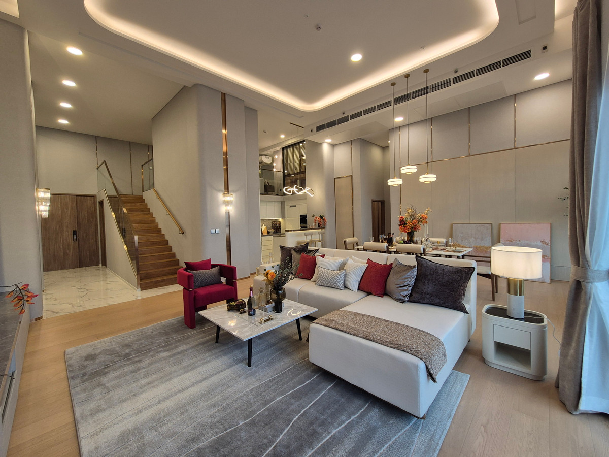 For SaleCondoRama9, Petchburi, RCA : 🔥( DUPLEX PENTHOUSE!! ) #Biggest room Landmark @MRTA Station Rama 9, hotel-style service Branded Residences