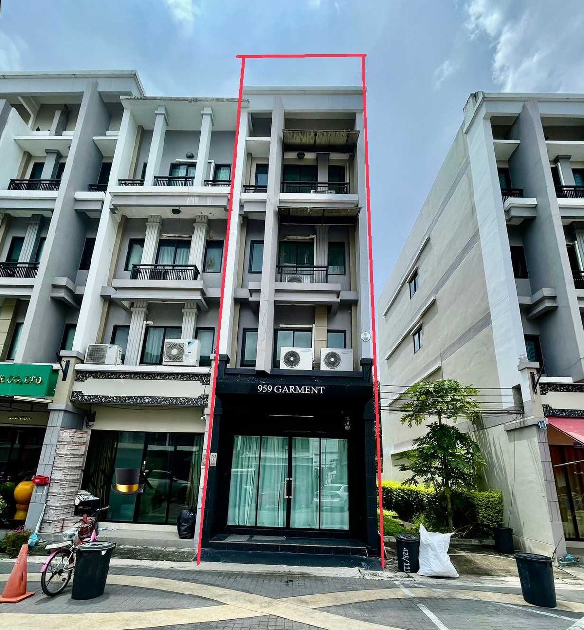 For RentShop HouseNawamin, Ramindra : Commercial Building for Rent The Regent Street Village, Phraya Suren, 170 sq.m.