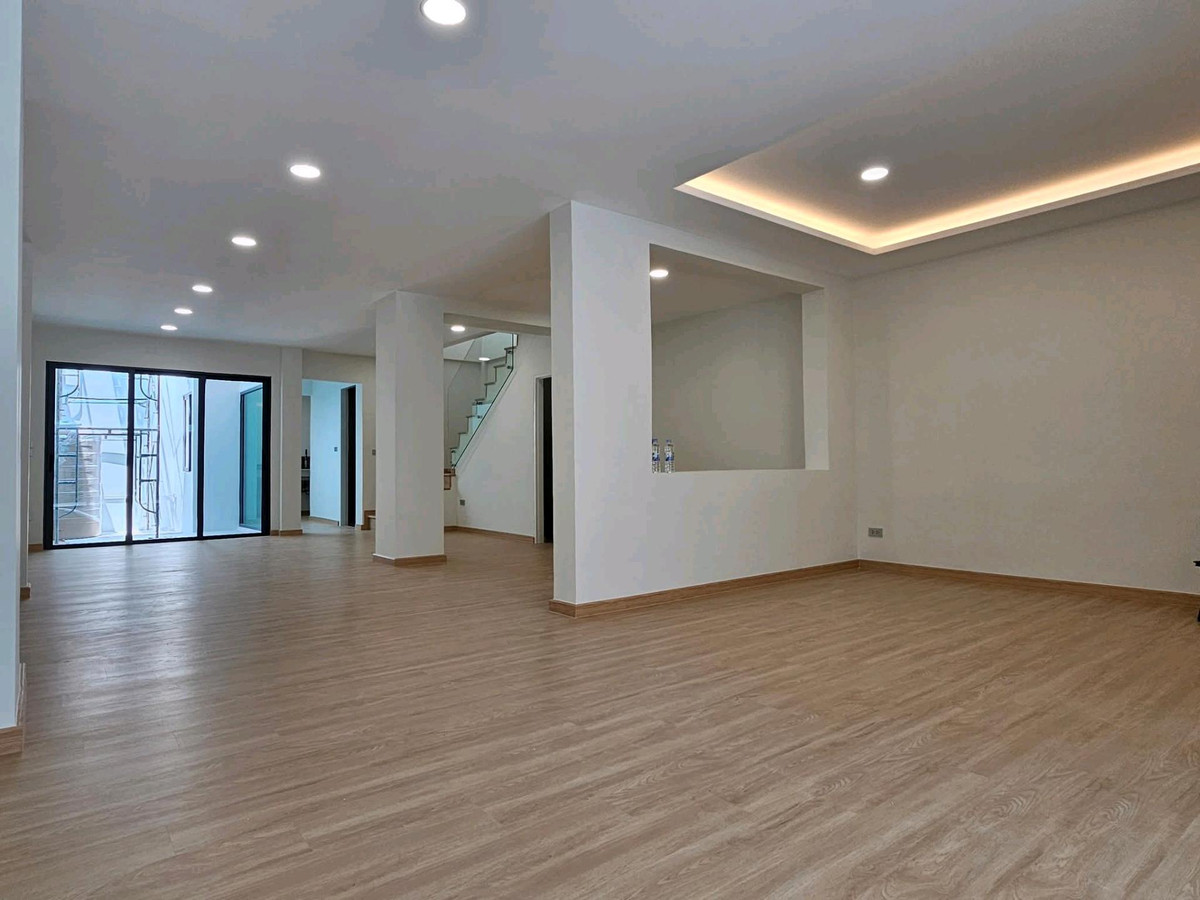 ขายลาดพร้าว เซ็นทรัลลาดพร้าว : 001FSI🔥 รีโนเวทใหม่ บ้านหรู 2 ชั้น พหลโยธิน 23 เพียง 12.5 ล้าน!💰