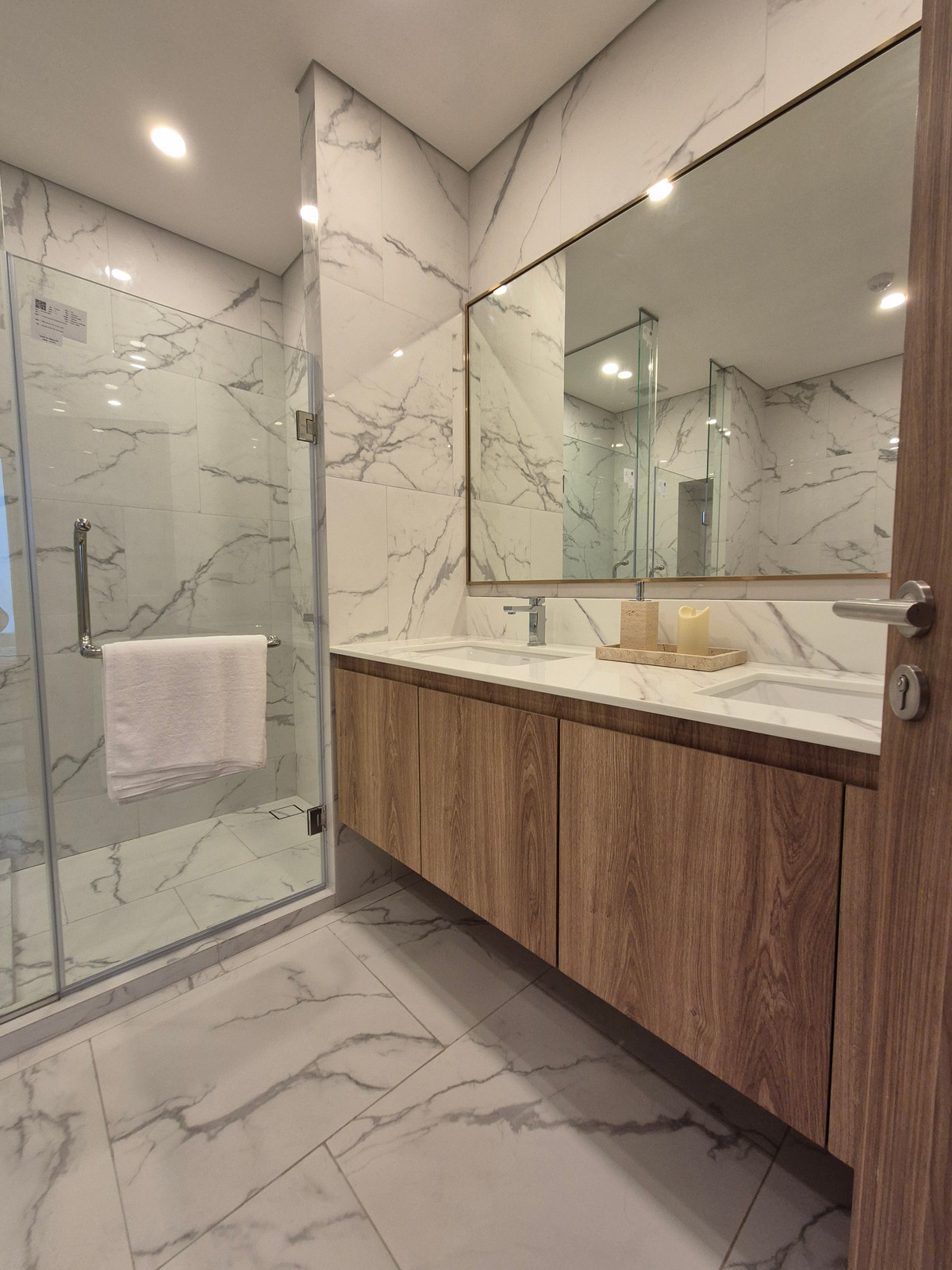 For SaleCondoRama9, Petchburi, RCA : 🔥( DUPLEX PENTHOUSE!! ) #Biggest room Landmark @MRTA Station Rama 9, hotel-style service Branded Residences