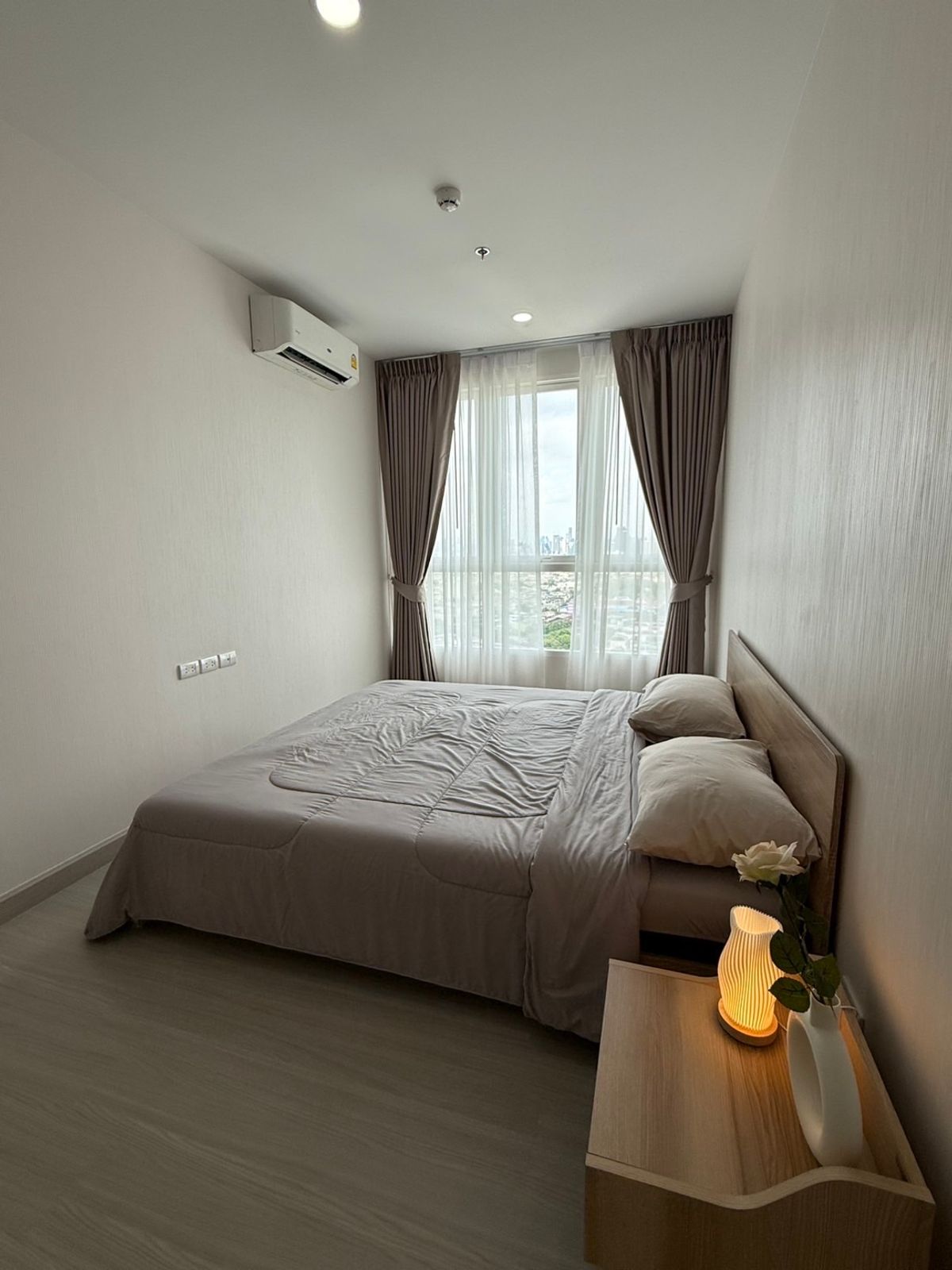 ให้เช่าคอนโดท่าพระ ตลาดพลู วุฒากาศ : ★ Supalai Loft Sathorn-Ratchaprek ★ 56 ตรม.,ชั้น 23 ( 2 ห้องนอน 1 ห้องน้ำ), ★ใกล้  Interchange BTS x MRT สถานีบางหว้า 450 เมตร★เชื่อมต่อใจกลางเมืองย่านธุรกิจ สาทร-สีลม ได้อย่างสะดวกรวดเร็วเ ★ สิ่งอำนวยความสะดวกมากมาย★ เครื่องใช้ไฟฟ้าครบครัน★ 